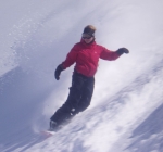 Snowboard-Fahrerin in den Österreichischen Alpen