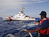 Un garde côtier américain et son bateau